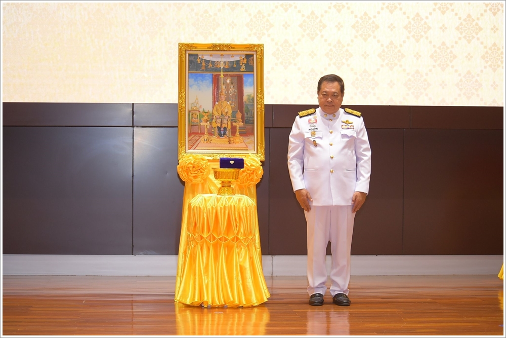 ﻿กรมบังคับคดี เข้าร่วมพิธีรับพระราชทานเครื่องราชอิสริยาภรณ์ ชั้นสายสะพาย เบื้องหน้าพระบรมฉายาลักษณ์พระบาทสมเด็จพระเจ้าอยู่หัว ประจําปี 2567